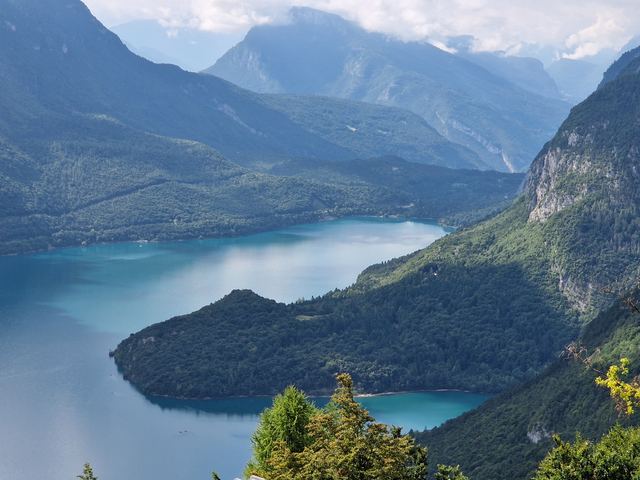 Il lago di Molveno visto dall'alto