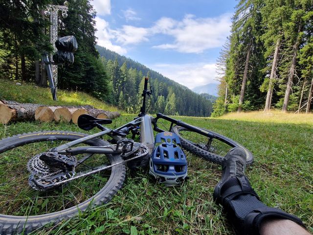 Pausa in e-MTB sui sentieri della Paganella