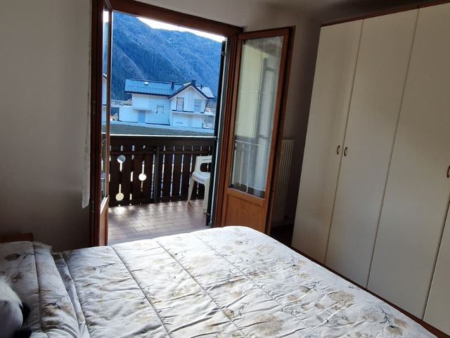 Letto matrimoniale e armadio